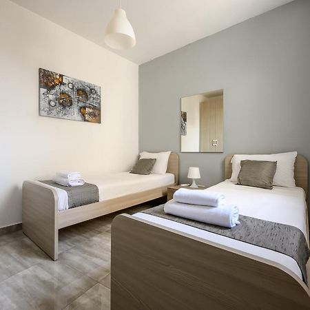 F11 Room 2, Private Room Two Single Beds Shared Bathroom In Shared Flat Мсида Экстерьер фото