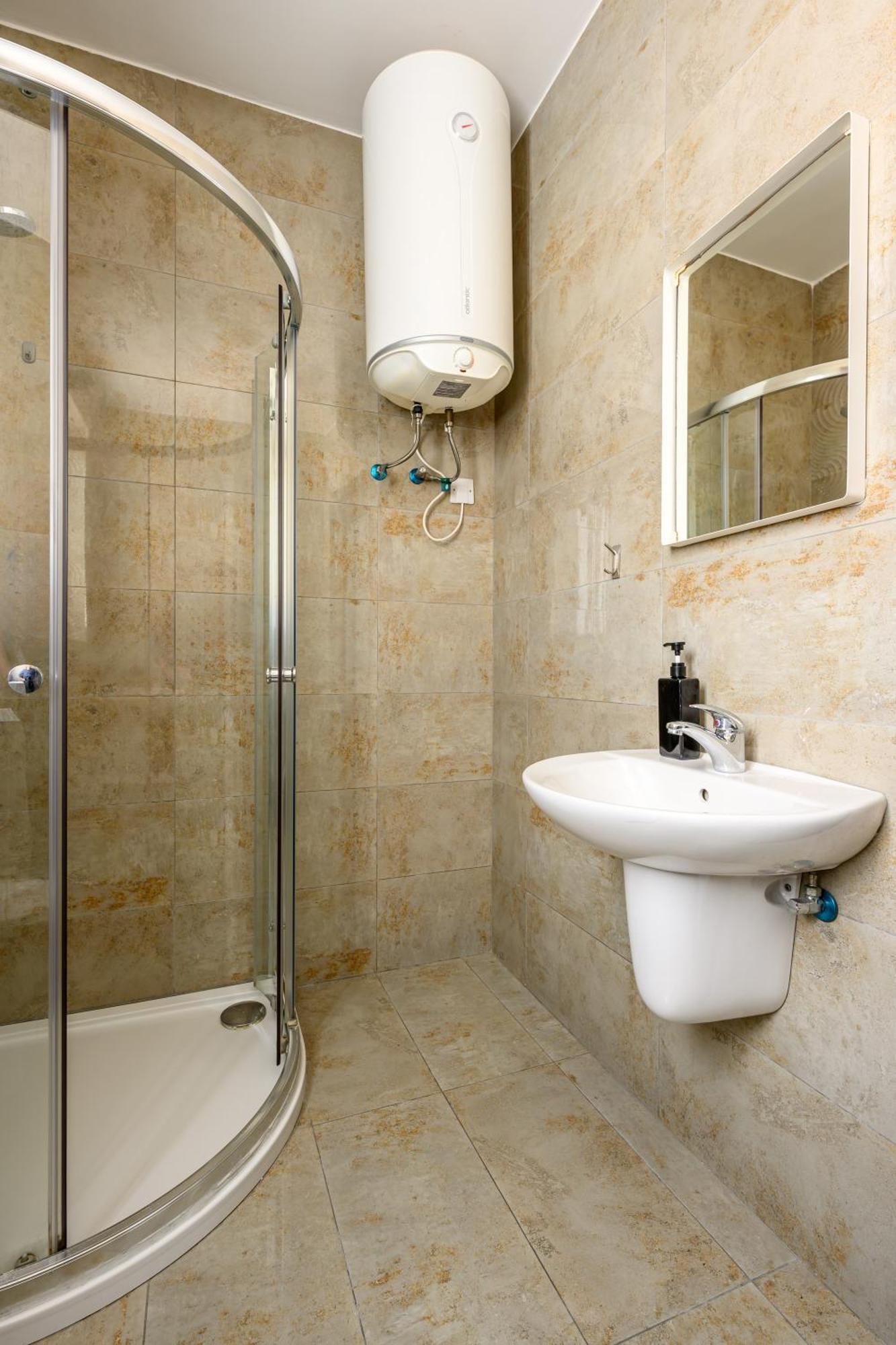 F11 Room 2, Private Room Two Single Beds Shared Bathroom In Shared Flat Мсида Экстерьер фото