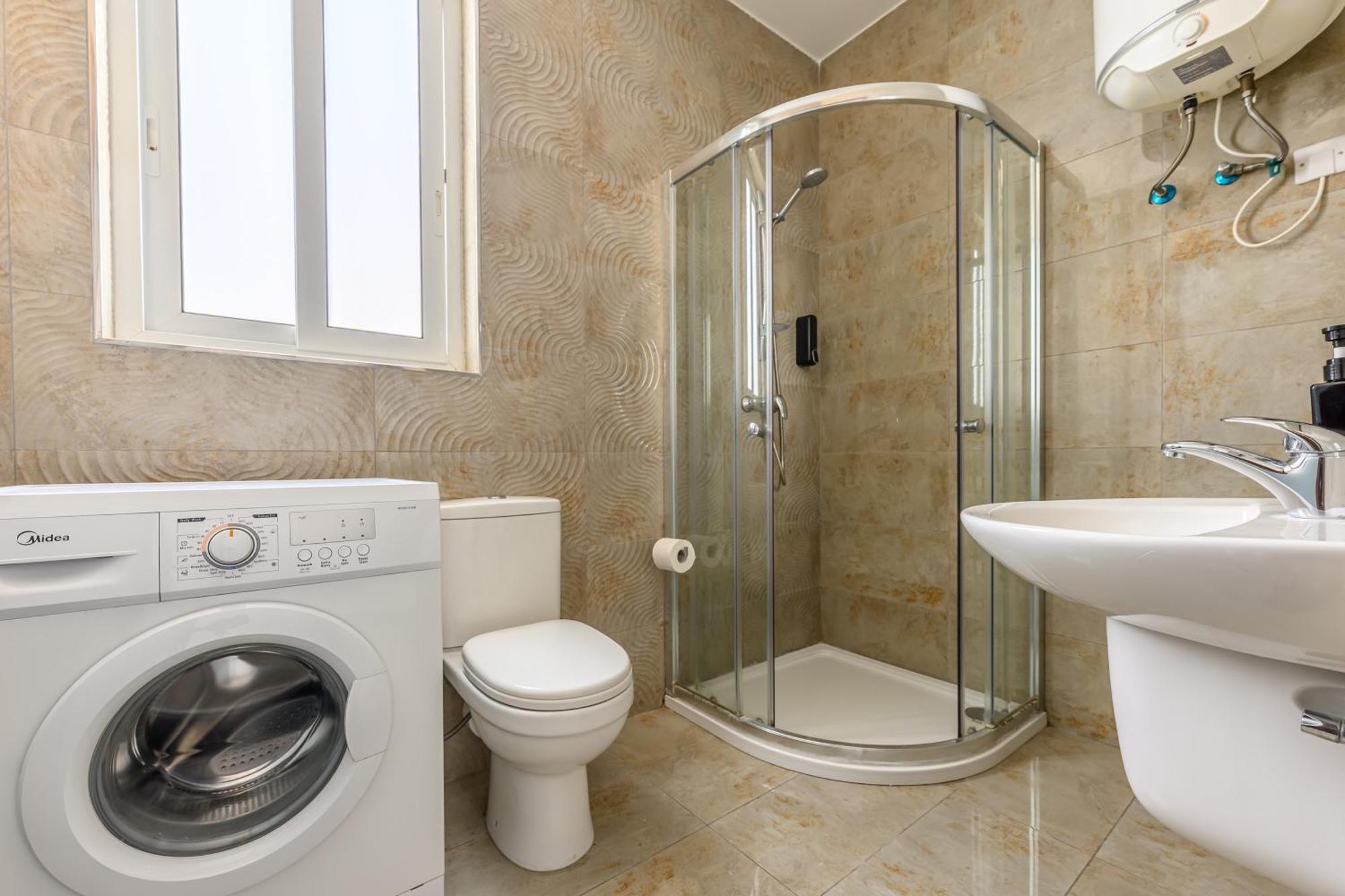F11 Room 2, Private Room Two Single Beds Shared Bathroom In Shared Flat Мсида Экстерьер фото