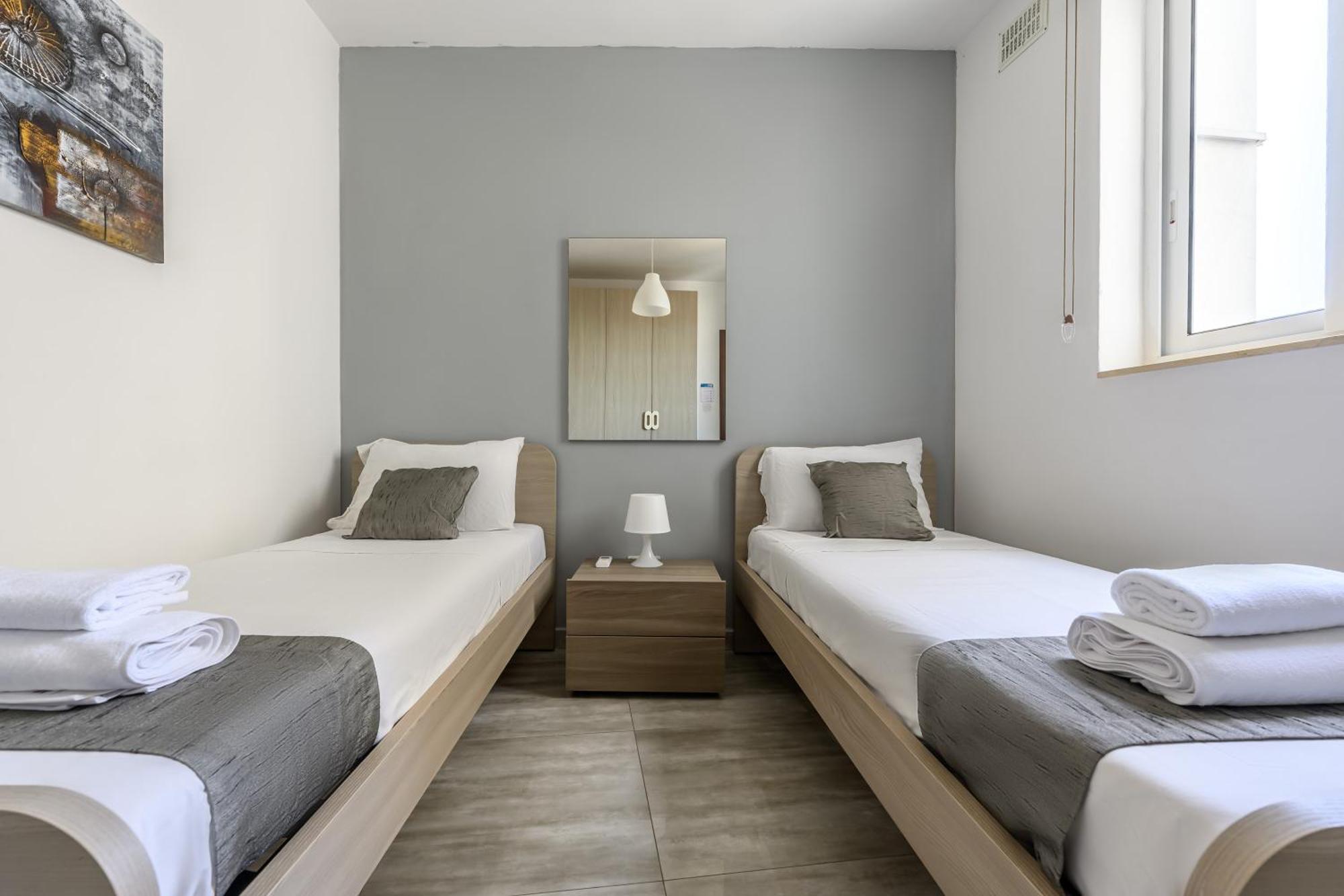 F11 Room 2, Private Room Two Single Beds Shared Bathroom In Shared Flat Мсида Экстерьер фото