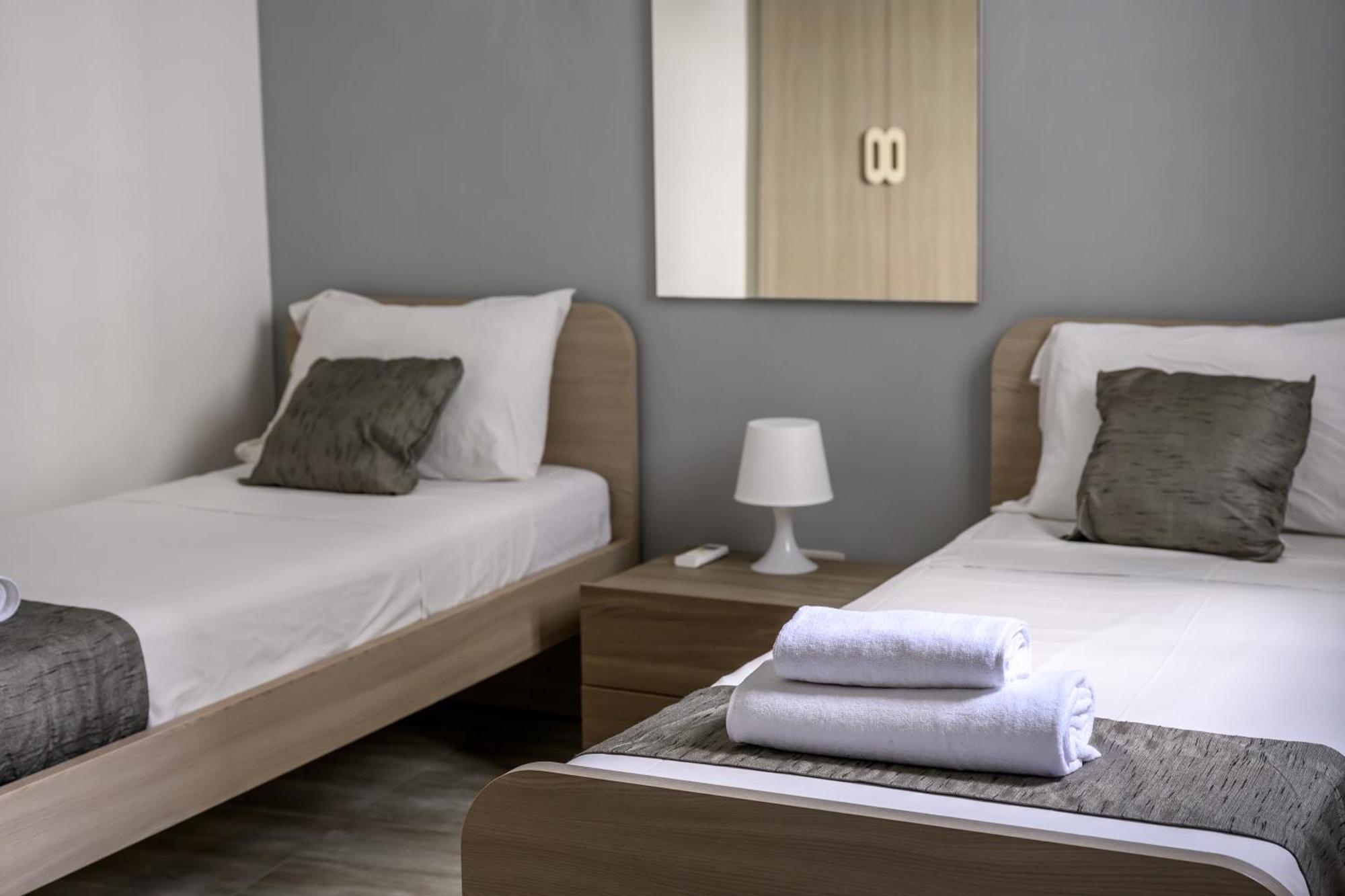 F11 Room 2, Private Room Two Single Beds Shared Bathroom In Shared Flat Мсида Экстерьер фото